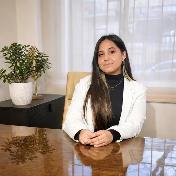 Valentina Labrín, abogada fundadora de Labrín Abogadas, en su oficina de Viña del Mar